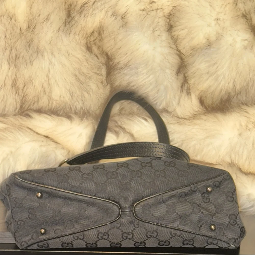 GUCCI BUNDLE Pre-Loved Black Tote + Matching Wallet ๐ - Picture 9 of 16